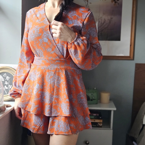 Bonkwa Women's Summer Deep V-Neck Floral Print Romper size medium - Picture 2 of 2